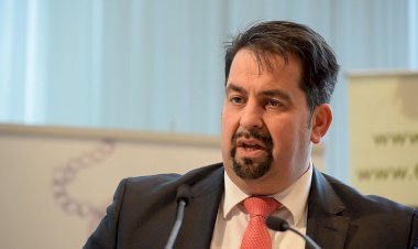 Mazyek: Almanya'da üstü örtülü Müslüman karşıtı bir hava var