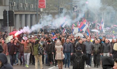 Sırbistan'da hükümet karşıtı protesto