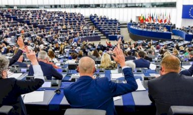Avrupa Parlamentosunda siyasi görüşlere göre koltuk dağılımı