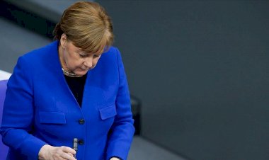 Almanya'da Merkel hükümeti zor durumda