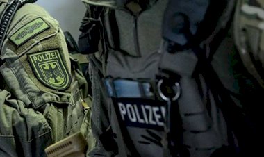 Alman polisinden Müslüman gençlere terörist muamelesi