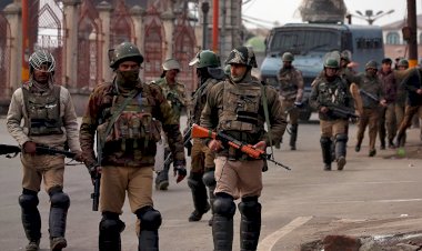 Hindistan'ın Keşmir'e paramilis güç göndermesi çatışmalara sebep oldu