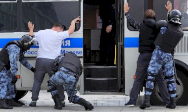 Moskova'da yüzlerce göstericiye gözaltı