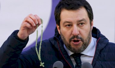 Salvini'nin kurtarma gemileriyle savaşı sürüyor