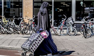 Almanya'da da peçe ve burkaya yasak getirilmesi tartışılıyor