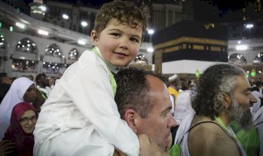 Çocuklar Kabe'nin neşesi oldu