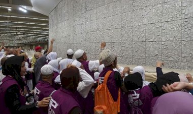 Hacılar şeytan taşladı