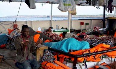 Open Arms gemisindeki Afrikalı göçmenler karaya çıktı