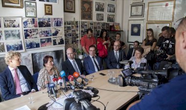 Srebrenitsalı anneler Hollanda'yı AİHM'e şikayet edecek