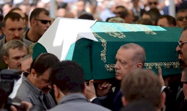 'Koca bir çağın mücahidesi son yolculuğuna uğurlandı'