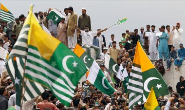 Pakistan halkı Keşmirlilerle dayanışma için sokaklara çıktı