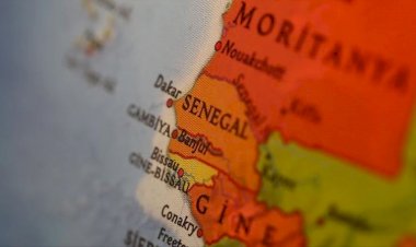 Senegal'de, başörtüsünü yasaklayan Fransız okuluna kapatma uyarısı