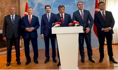 'Yeni bir siyasi hareketi inşa etmek bizim için tarihi bir sorumluluktur'