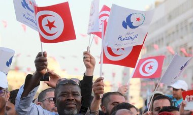 Tunus'ta anketlere göre ikinci tura kalan adaylar kutlamalara başladı