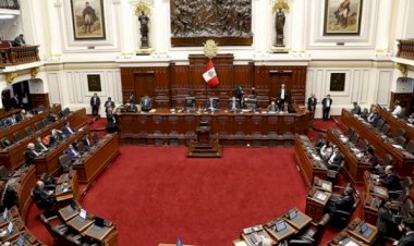 Peru’da Devlet Başkanı Kongre'yi, Kongre de Devlet Başkanı’nı feshetti