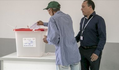 Tunus'ta halk parlamento seçimi için sandık başında