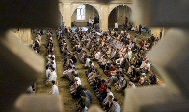 Azerbaycan'da hoparlörden ezan okunması yasaklandı