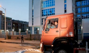 Başbakan tankerle ağaçları suladı