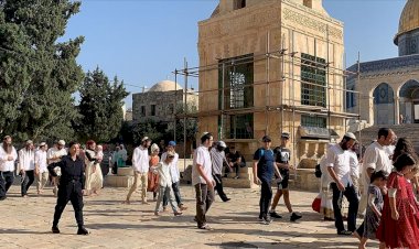 Bini aşkın fanatik Yahudi Mescid-i Aksa'ya baskın düzenledi