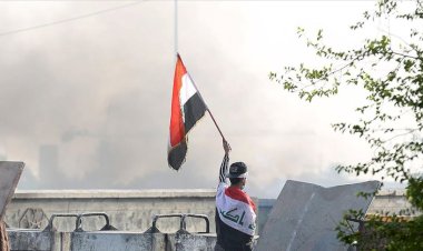 Gösterilerin sürdüğü Irak'ta 4 milletvekili istifa etti