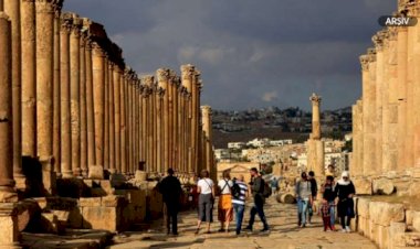 Ürdün'de turistlere bıçaklı saldırı düzenlendi