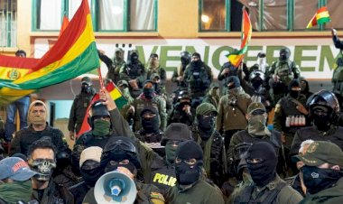 Bolivya'da bazı polisler protestoculara katıldı