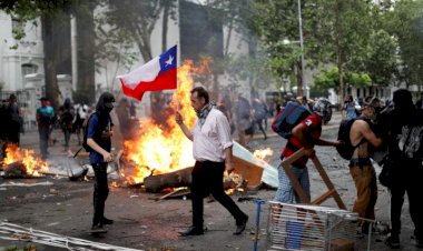 Şili’de protestocular üniversiteyi yaktı, kiliseyi yağmaladı