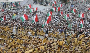 Pakistan'da hükümet karşıtı eylemciler İslamabad'ı terk ediyor