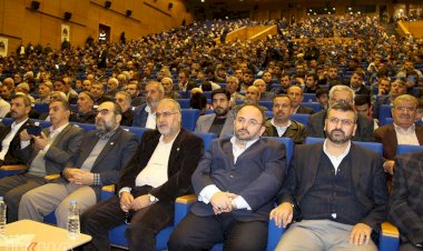 'Tevhitle şereflenmiş ümmetin tekrar putların önünde özendirildiği bir zamandayız'