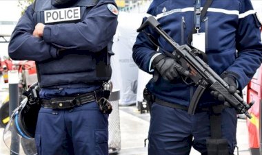 Fransa'da cami duvarına İslam karşıtı yazılar yazıldı