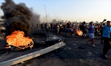 Iraklı göstericiler, Basra'da petrol kuyularına giden yolları kapattı