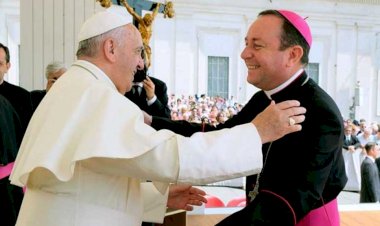 Papa'ya yakın piskopos hakkında uluslararası yakalama talebi