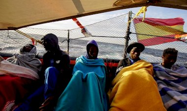 İtalya liman izni vermedi, 73 göçmen taşıyan gemi denizde mahsur kaldı