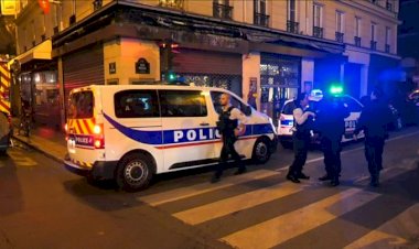 Strazburg'da işaret parmağıyla gökyüzünü gösteren 2 Çeçen'e 'terörizm' gözaltısı