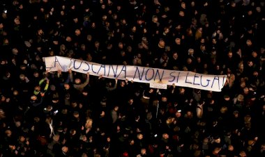 İtalya'da 'Sardalyalar' bugüne kadarki en büyük mitingini gerçekleştirdi