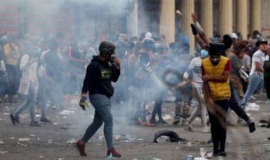 Irak'ta göstericiler Kerbela İl Meclis binasına girmeye çalıştı