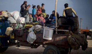 İdlib'de son bir haftada 25 bin sivil yerlerinden edildi