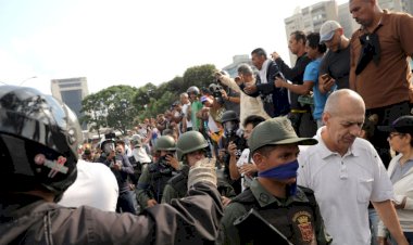 'Darbeci askerler Venezüella'dan kaçtı'