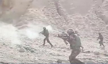 Çinli paramiliter grupların Doğu Türkistan'da tatbikat görüntüleri