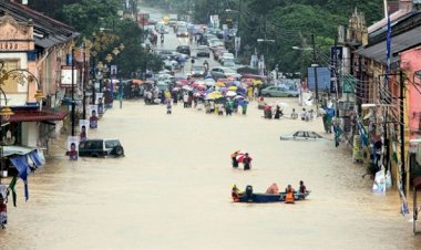 Malezya'da sel yaklaşık 4 bin kişiyi yerinden etti