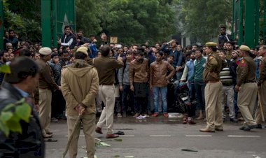 Hindistan'da polis şiddeti 29 üniversitede protesto edildi