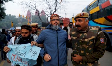 Hindistan'da protestolar büyüyor: Kamu çalışanları iş bıraktı