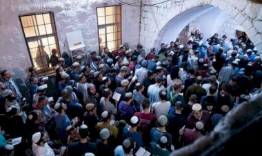 Yahudi yerleşimcilerden Harem-i İbrahim Camii'nde provokatif ayin