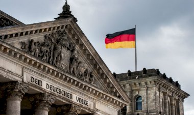 Almanya'da 2019'un gündemi: Merkel ve aşırı sağ cinayetleri