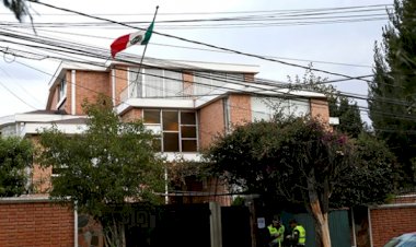 Bolivya, Meksika Büyükelçiliğine giden İspanyol diplomatları kovdu