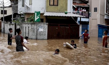 Endonezya'daki selde ölü sayısı 53'e yükseldi