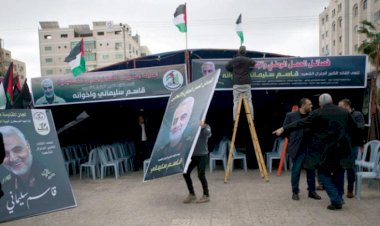 Gazze'de Kasım Süleymani için taziye çadırı