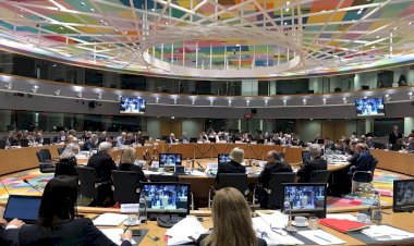 Brüksel'de toplanan AB ülkelerinin gündemi Libya ve İran