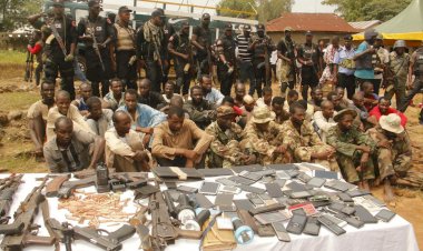 Nijerya'da 102 silahlı çete üyesi yakalandı