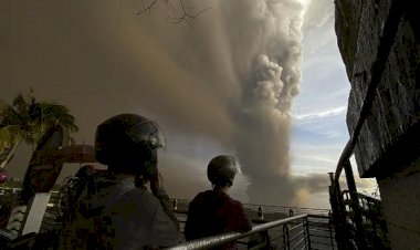 Filipinler'deki Taal Yanardağı hala aktif: 30 bin kişi tahliye edildi